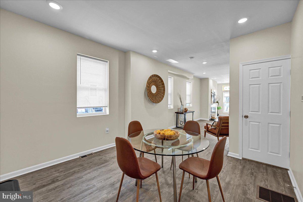 LOCUST POINT - Residential