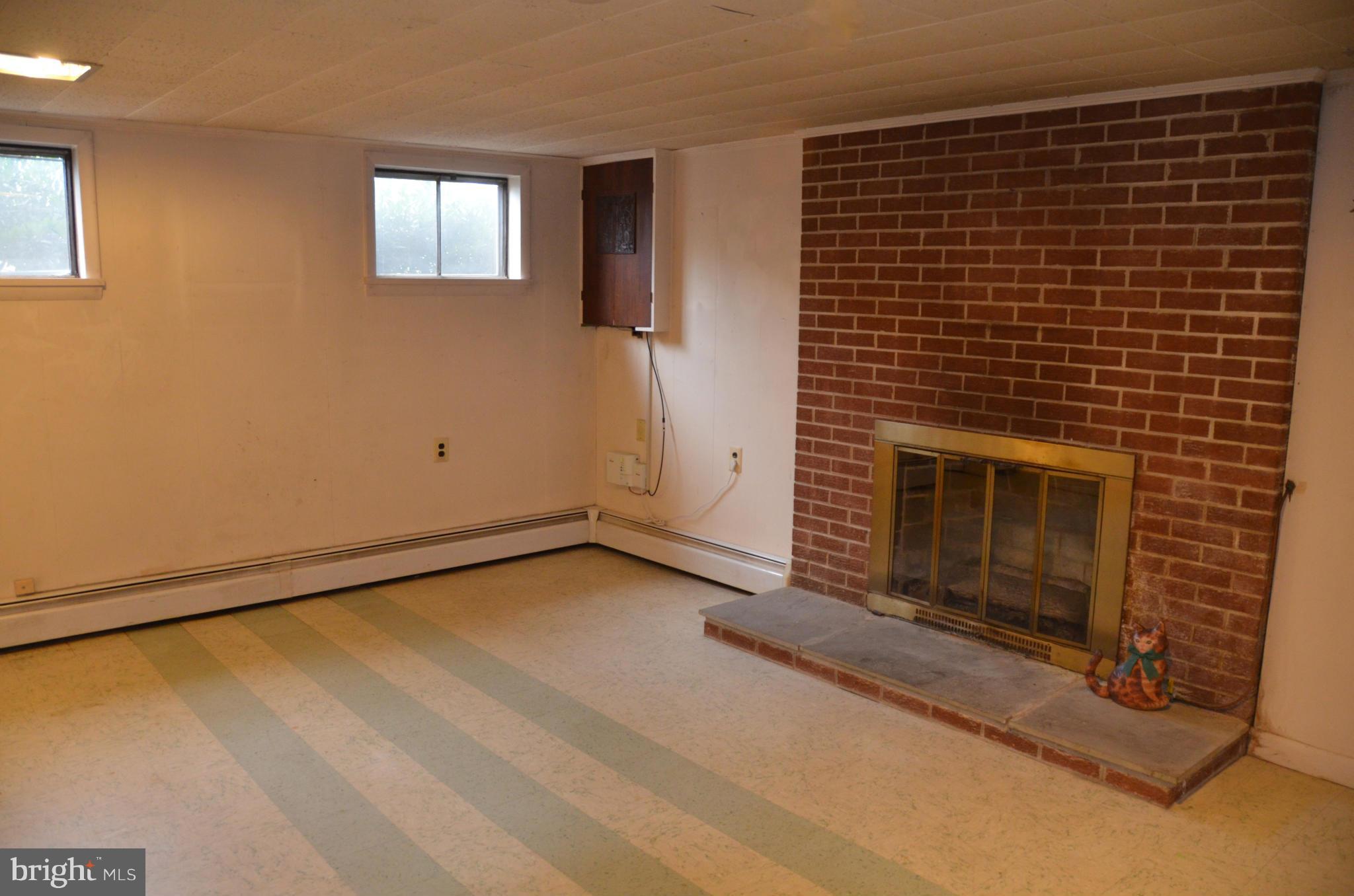 WAVERLY HILLS - Residential