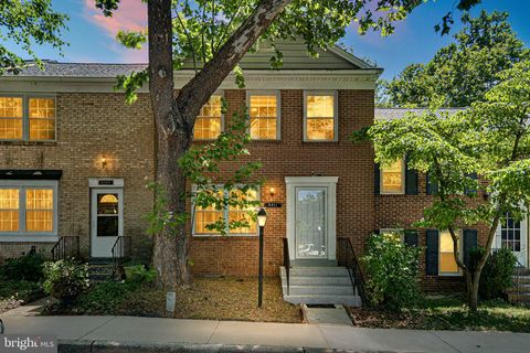 Photo of 5911 Woodcutter Way, COLUMBIA, MD 21044 (MLS # MDHW2069928)