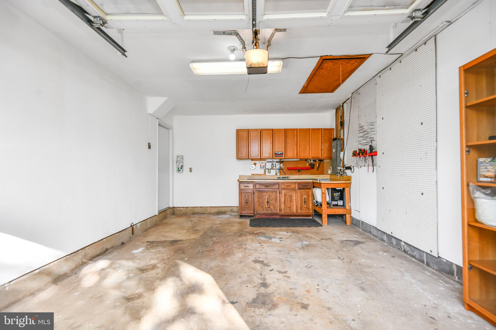 COUNTRY PLACE - Residential