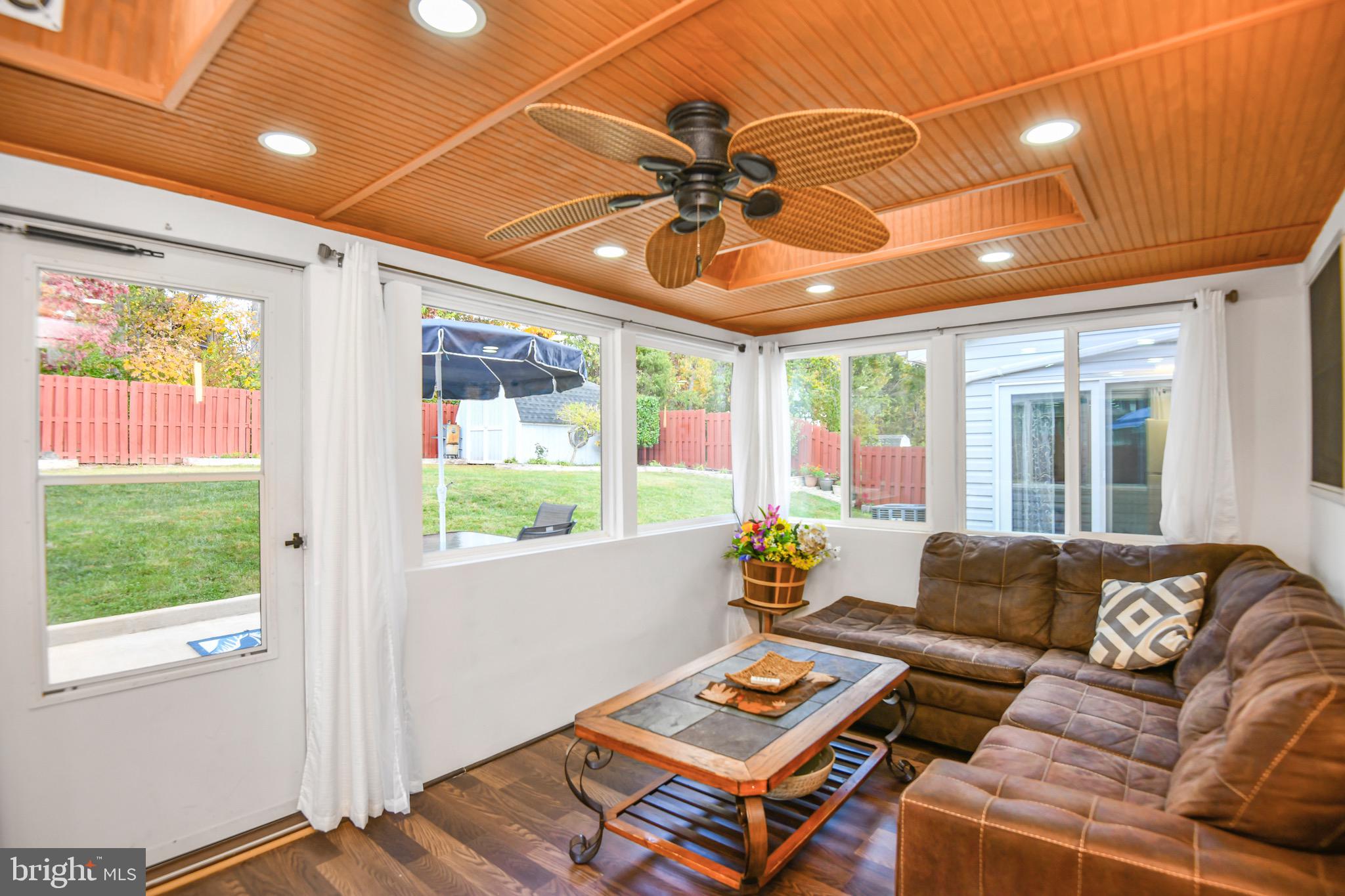 COUNTRY PLACE - Residential