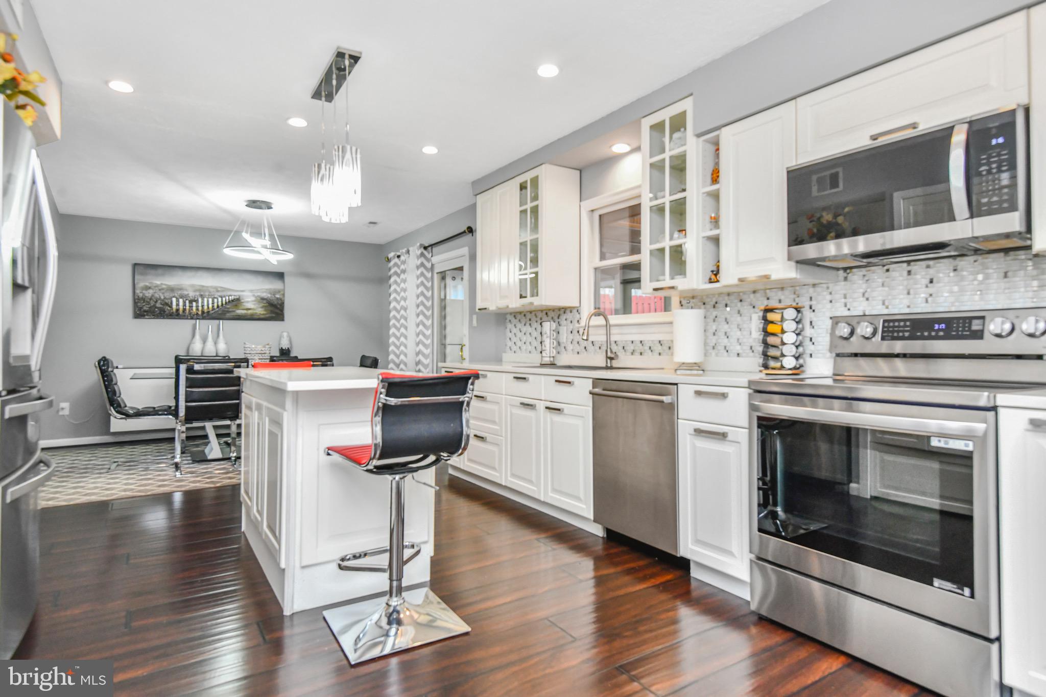 COUNTRY PLACE - Residential