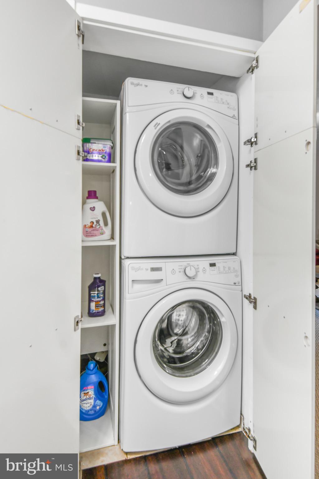 COUNTRY PLACE - Residential