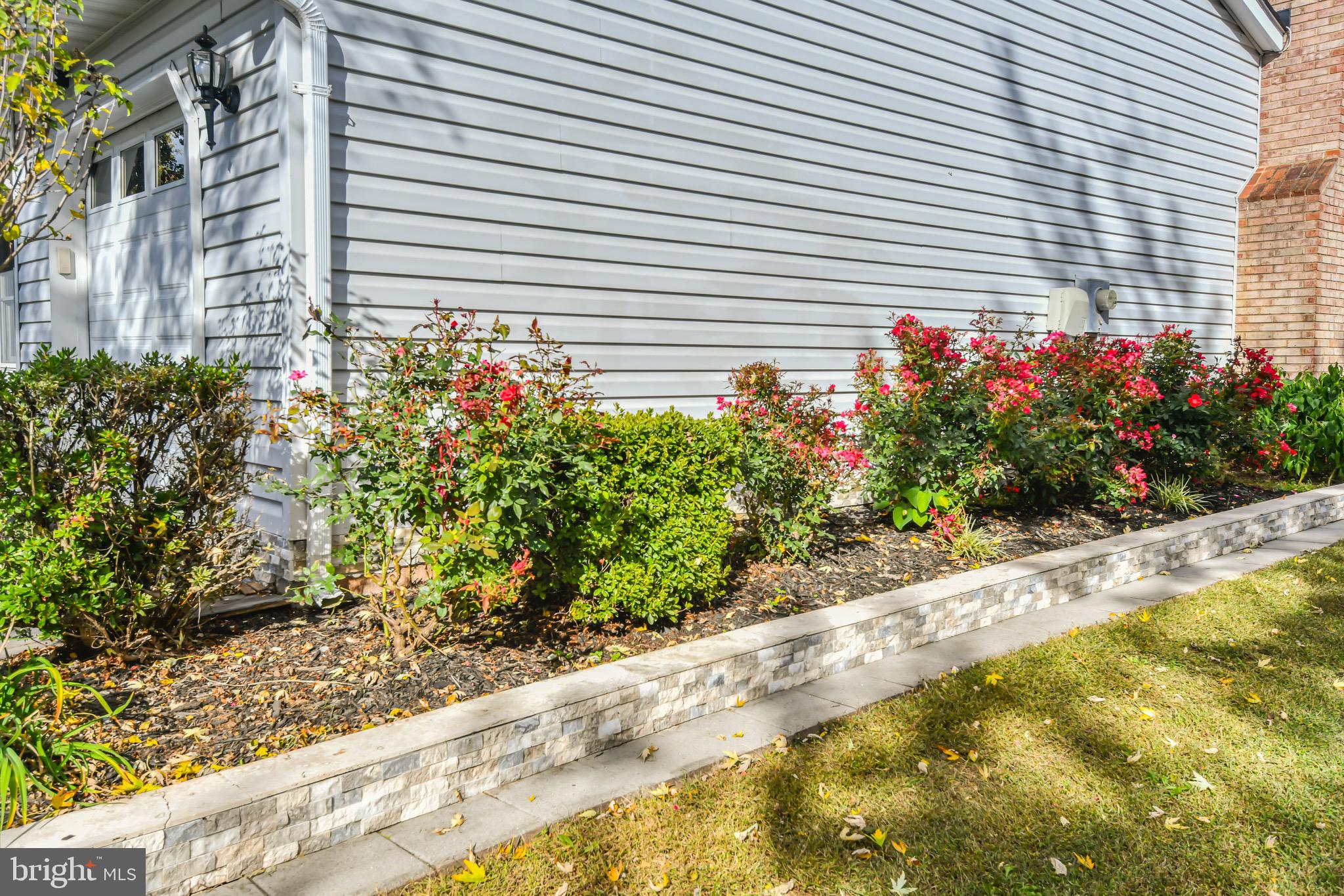 COUNTRY PLACE - Residential