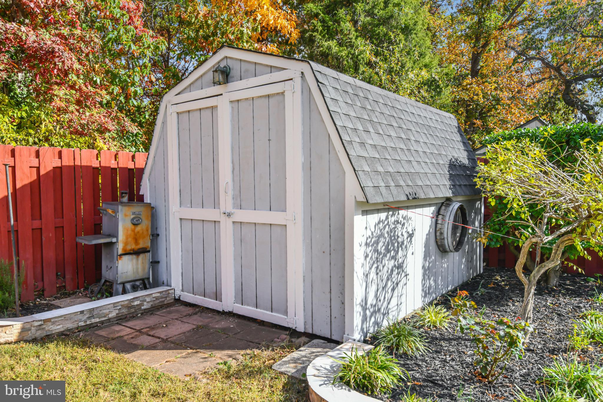 COUNTRY PLACE - Residential