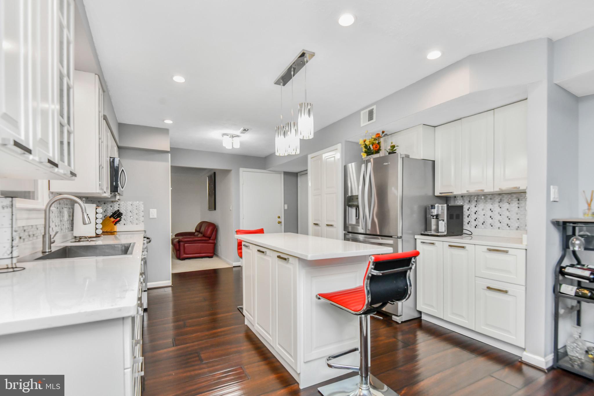 COUNTRY PLACE - Residential