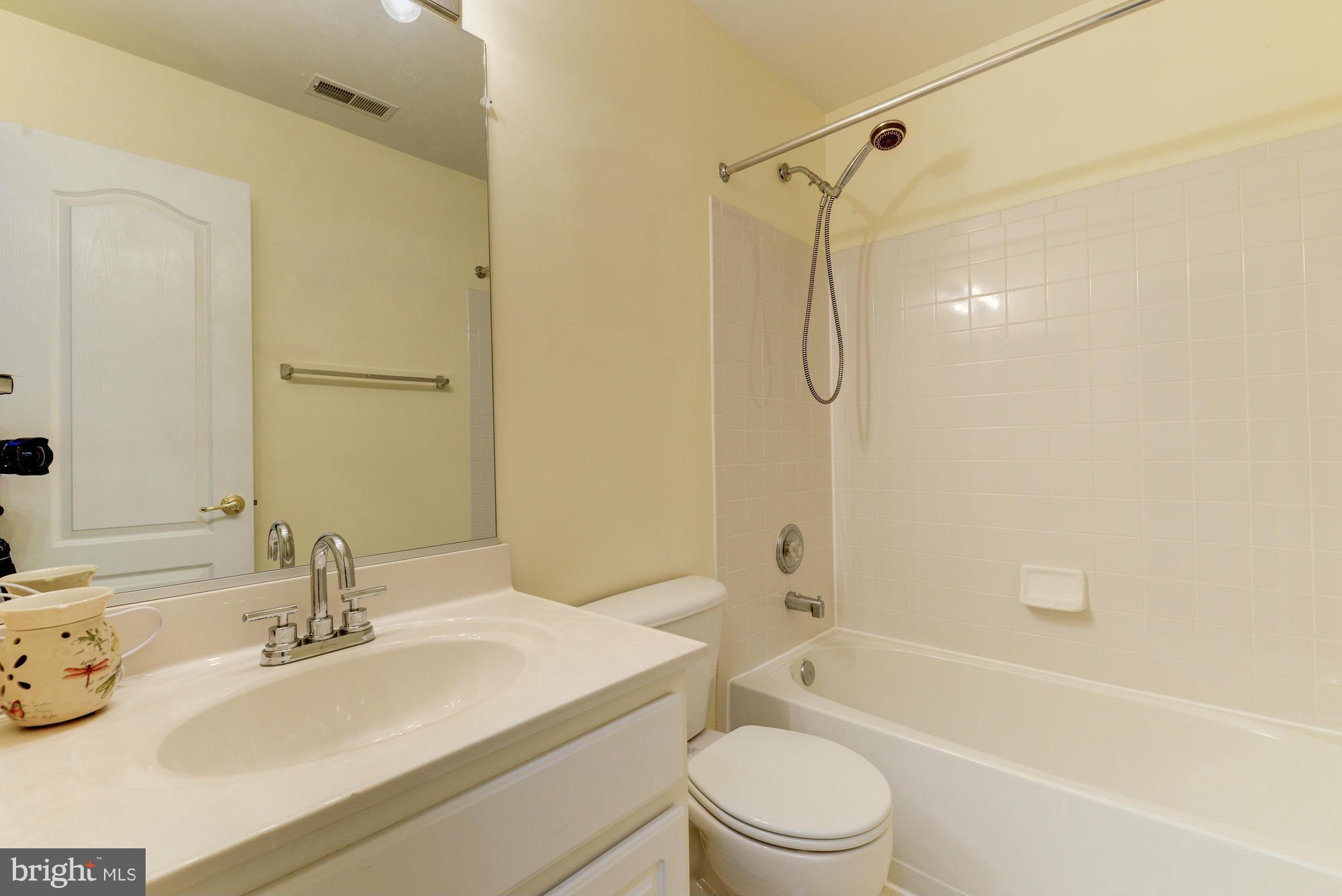 AUTUMN CHASE HUNT - Residential