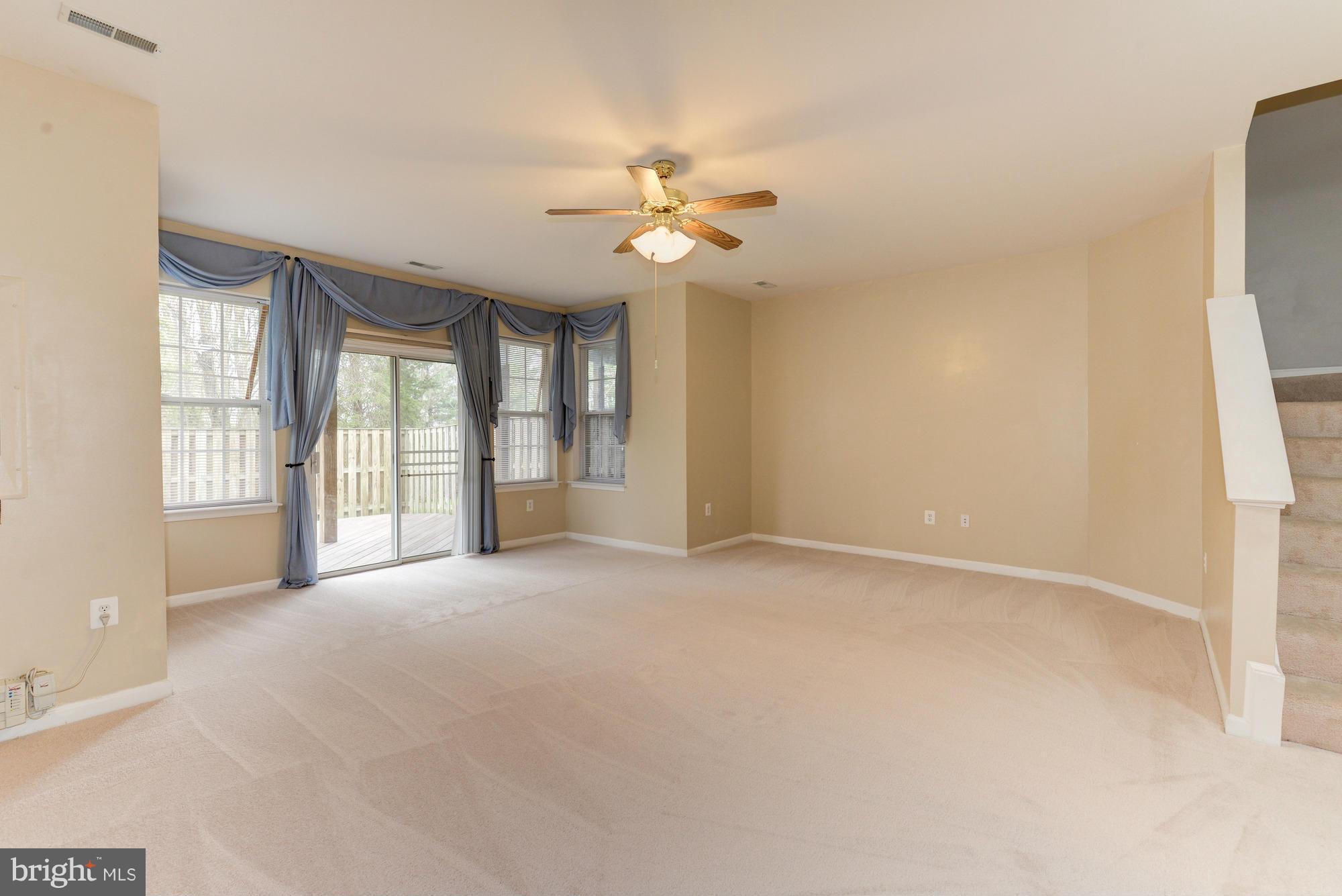 AUTUMN CHASE HUNT - Residential