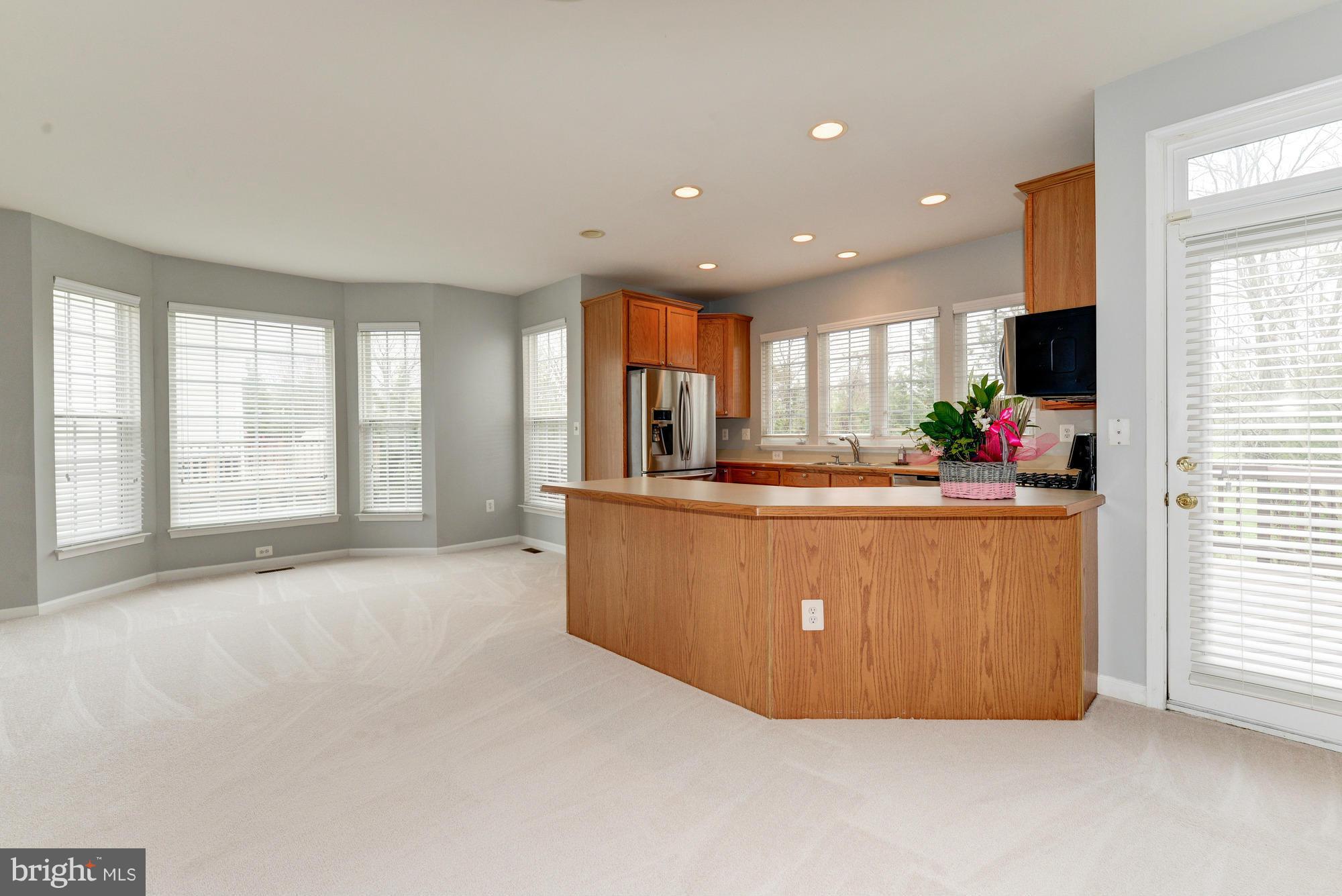 AUTUMN CHASE HUNT - Residential