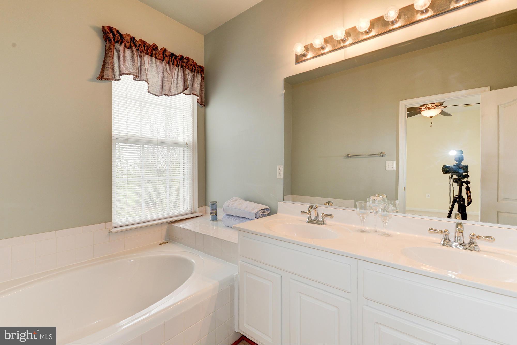 AUTUMN CHASE HUNT - Residential