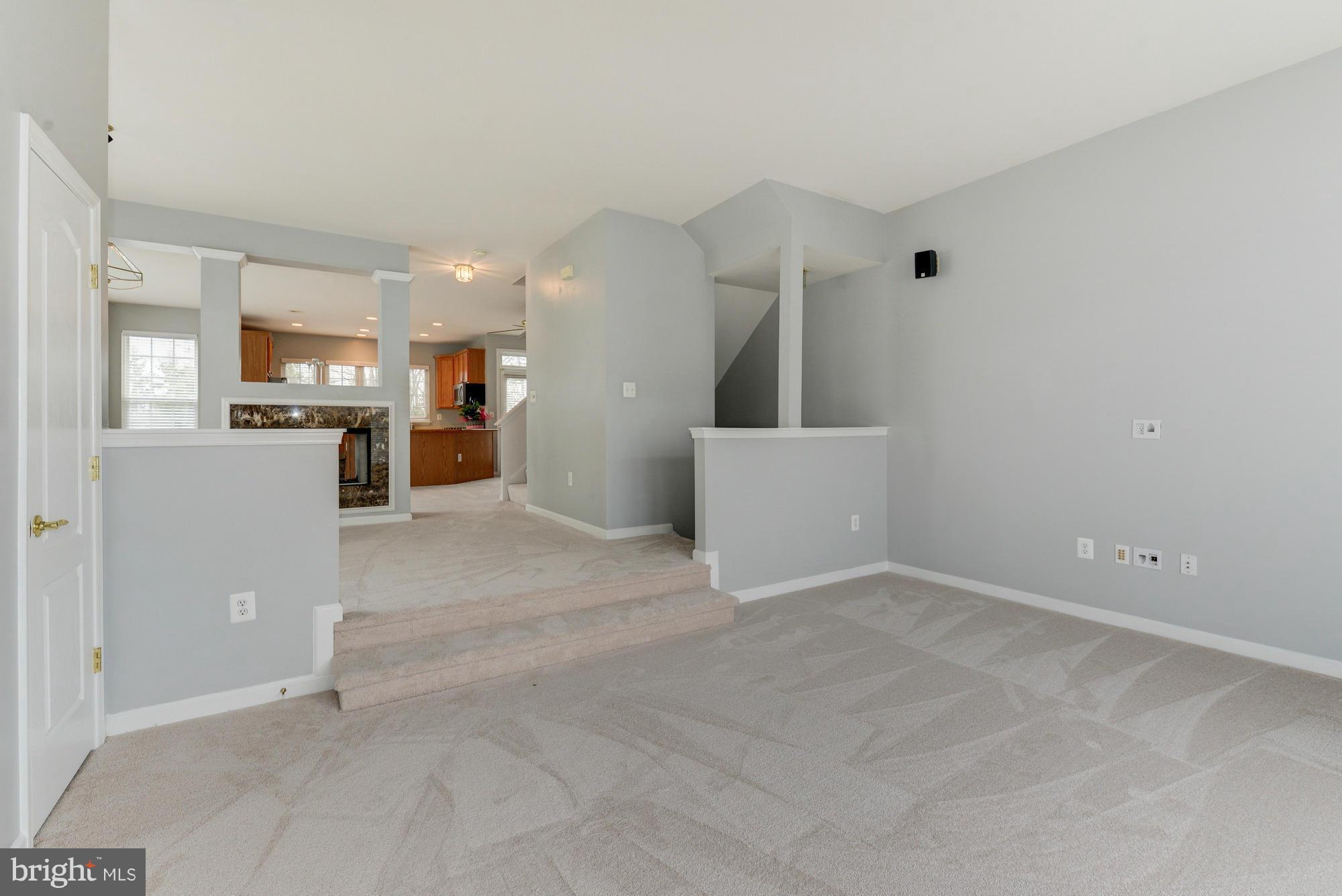 AUTUMN CHASE HUNT - Residential