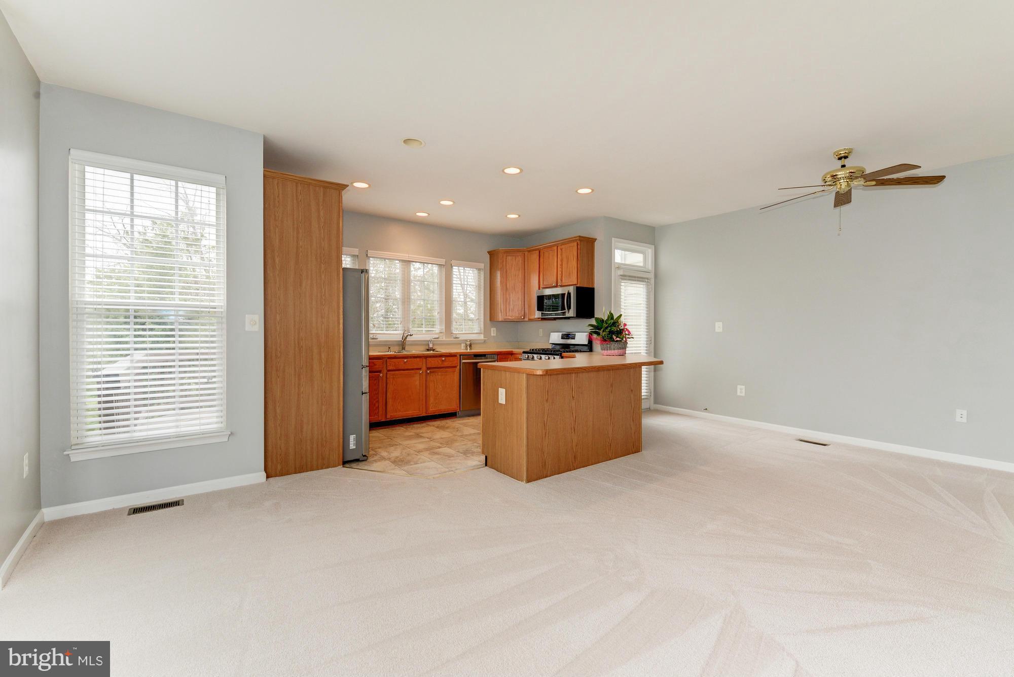 AUTUMN CHASE HUNT - Residential