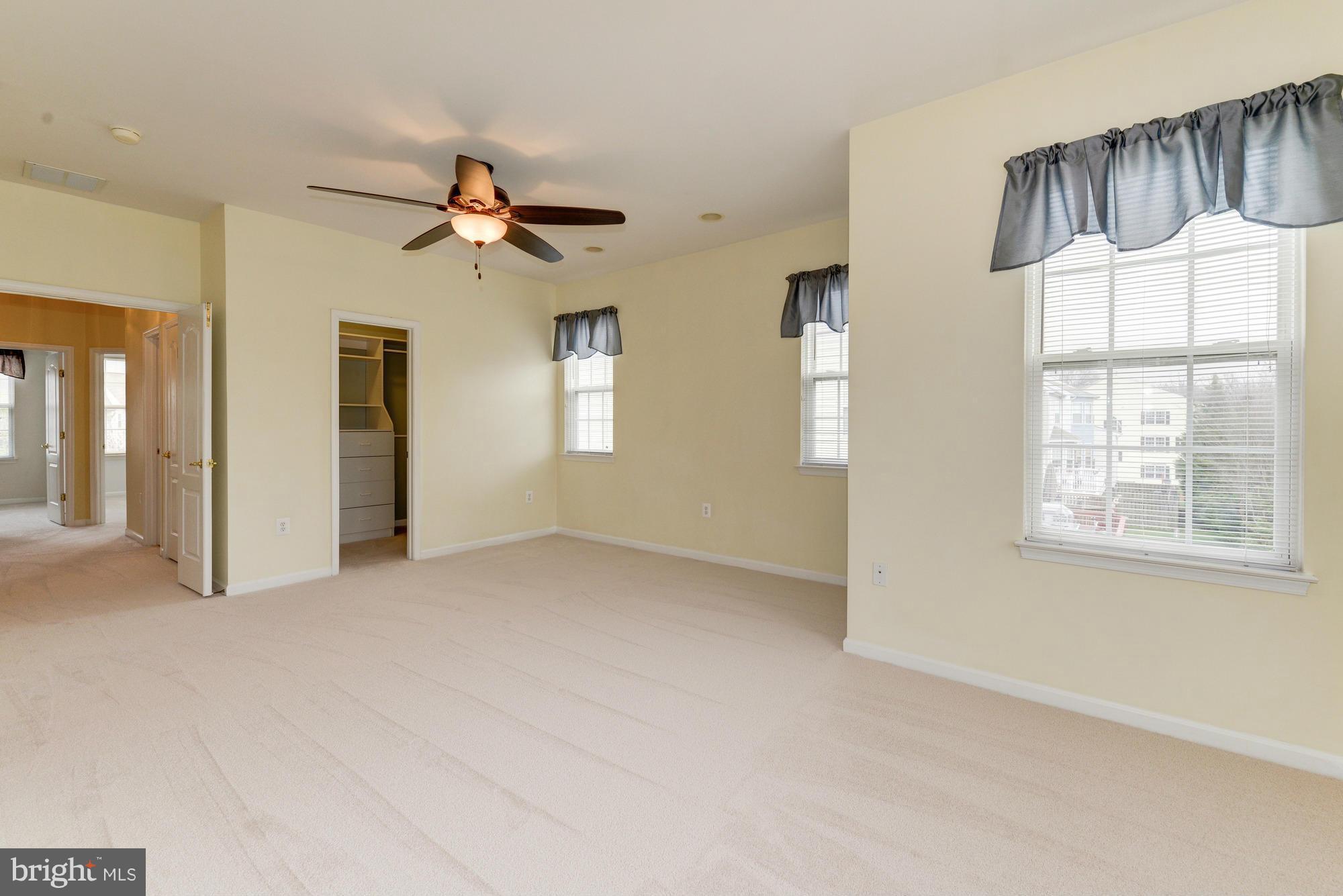 AUTUMN CHASE HUNT - Residential