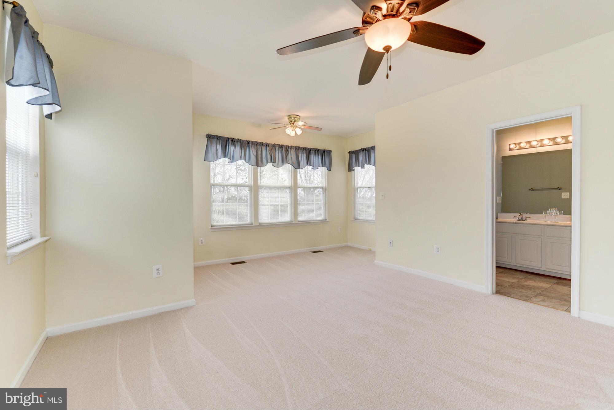 AUTUMN CHASE HUNT - Residential