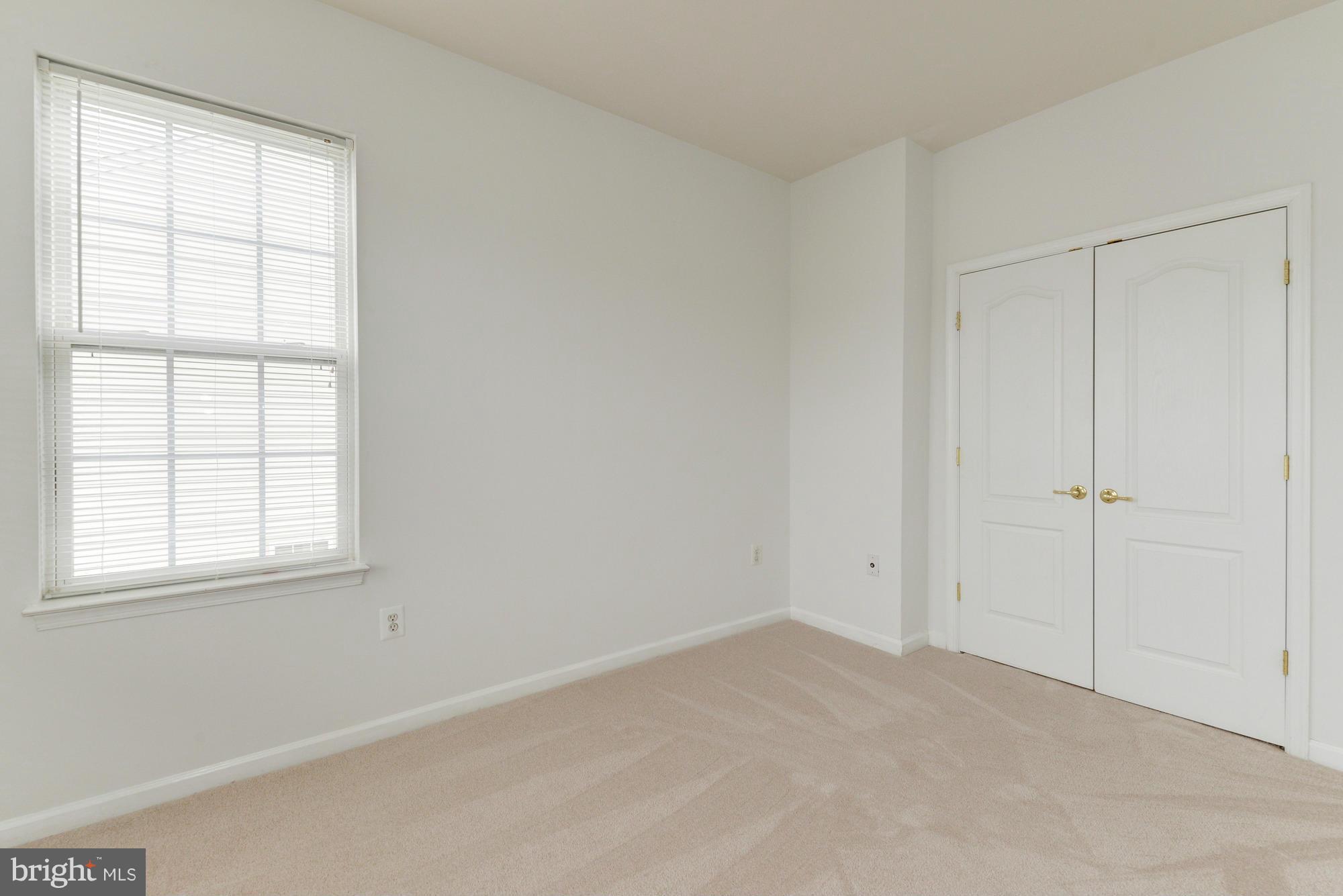 AUTUMN CHASE HUNT - Residential