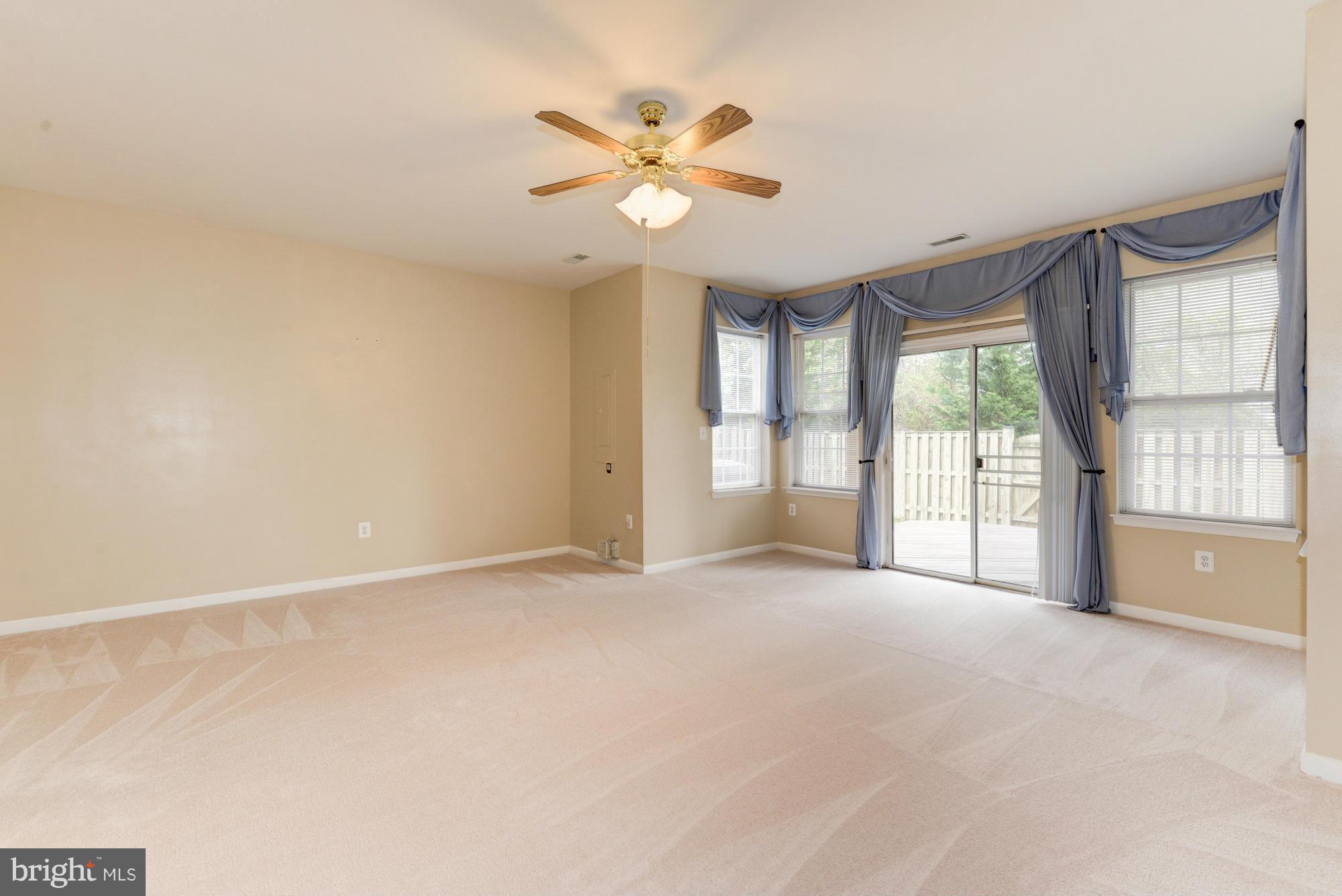 AUTUMN CHASE HUNT - Residential