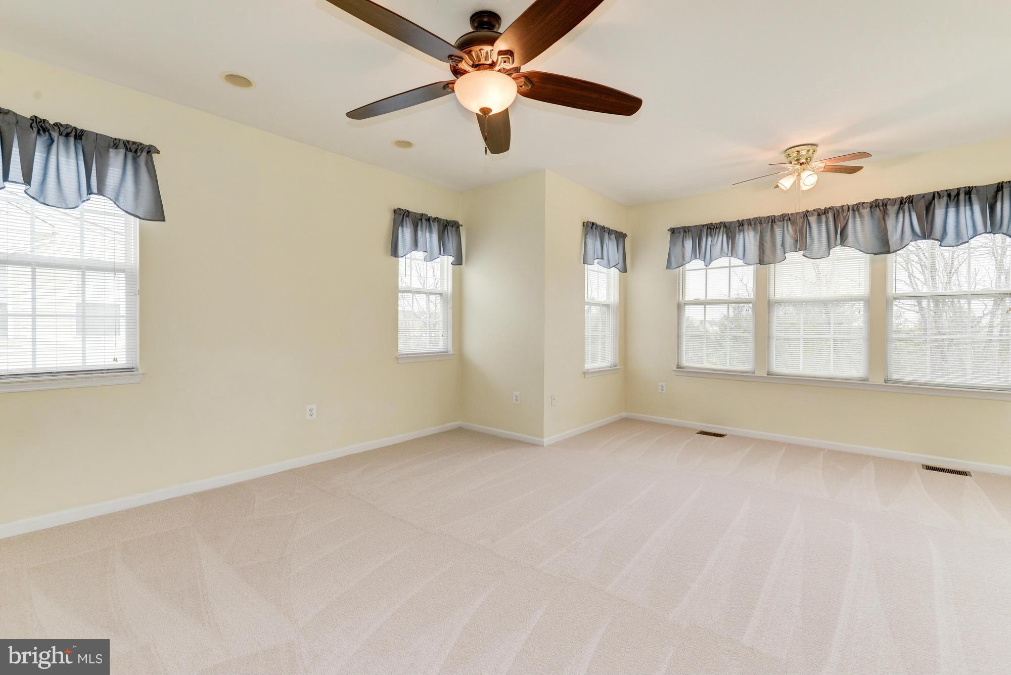 AUTUMN CHASE HUNT - Residential