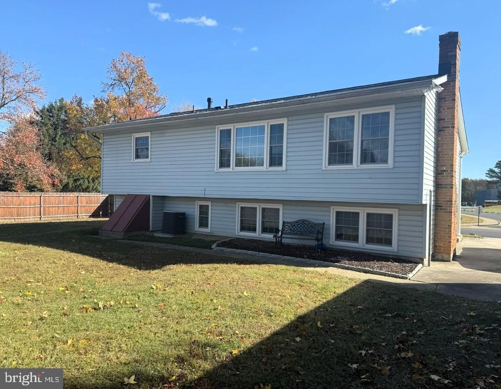 Photo of 886 Broadfield Drive, NEWARK, DE 19713 (MLS # DENC2092352)