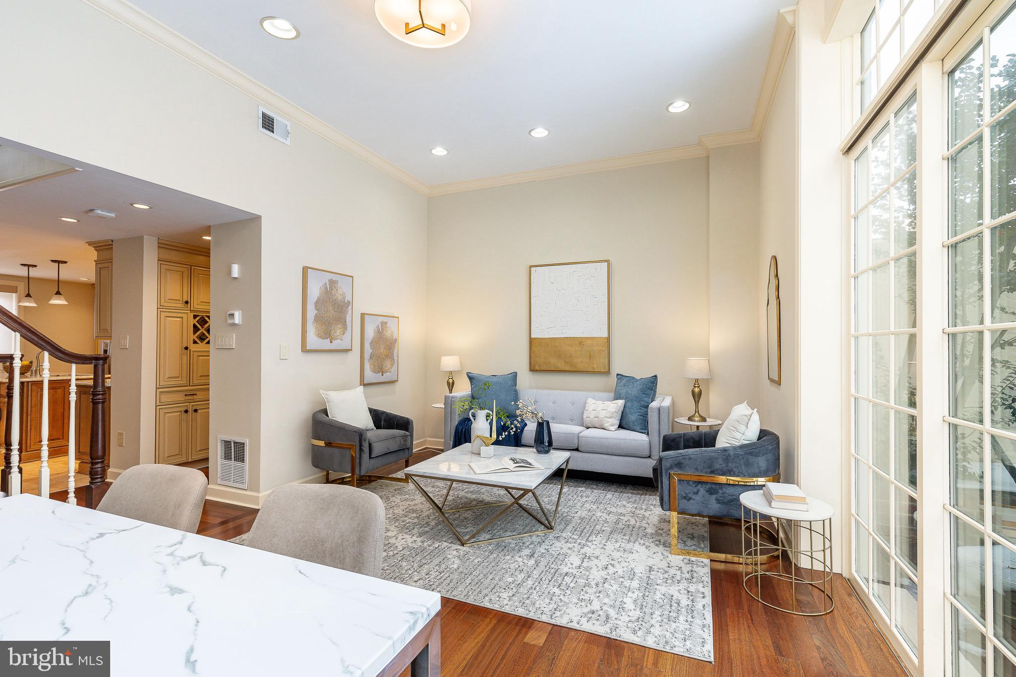 SOCIETY HILL - Residential