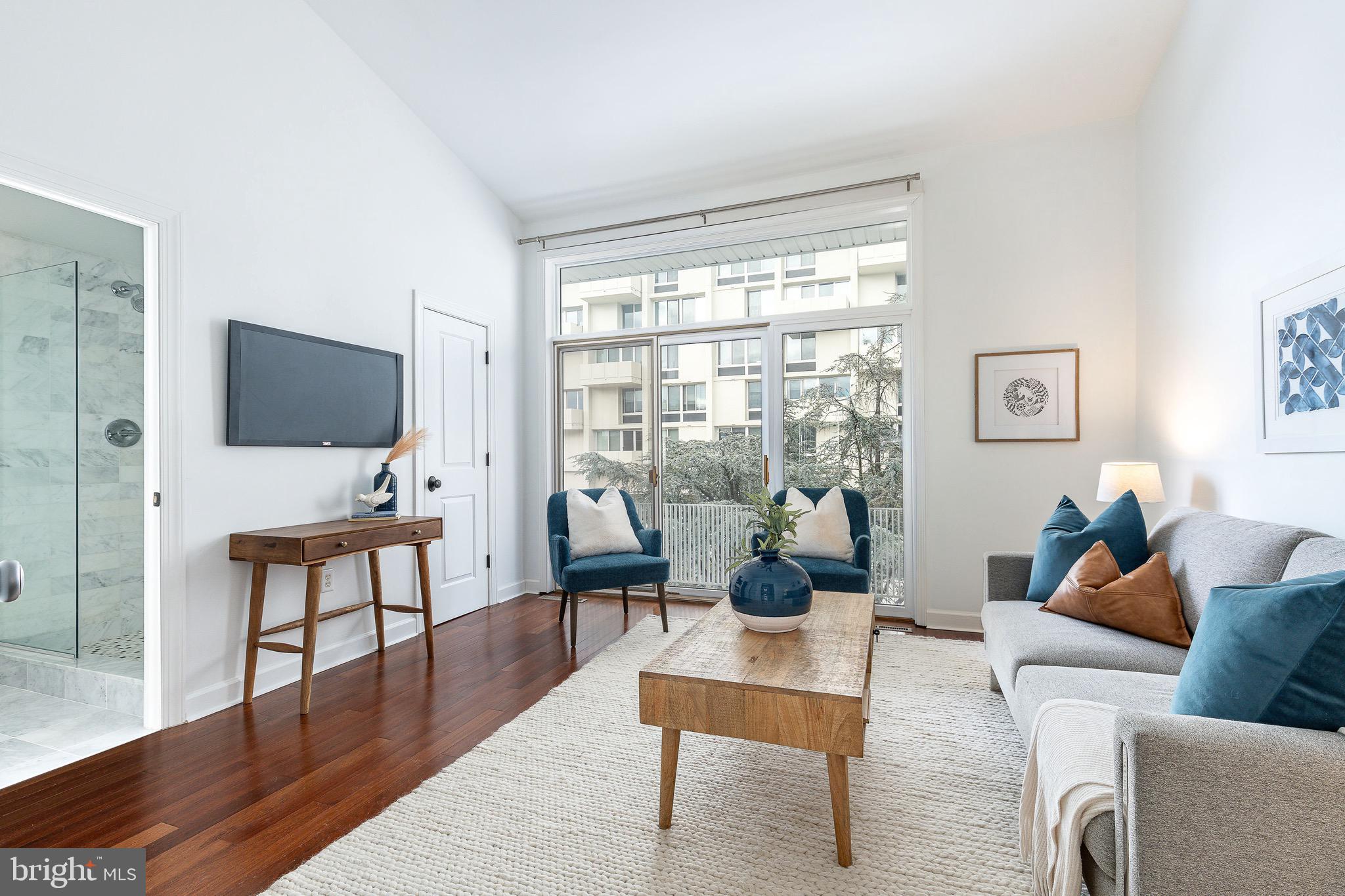 SOCIETY HILL - Residential