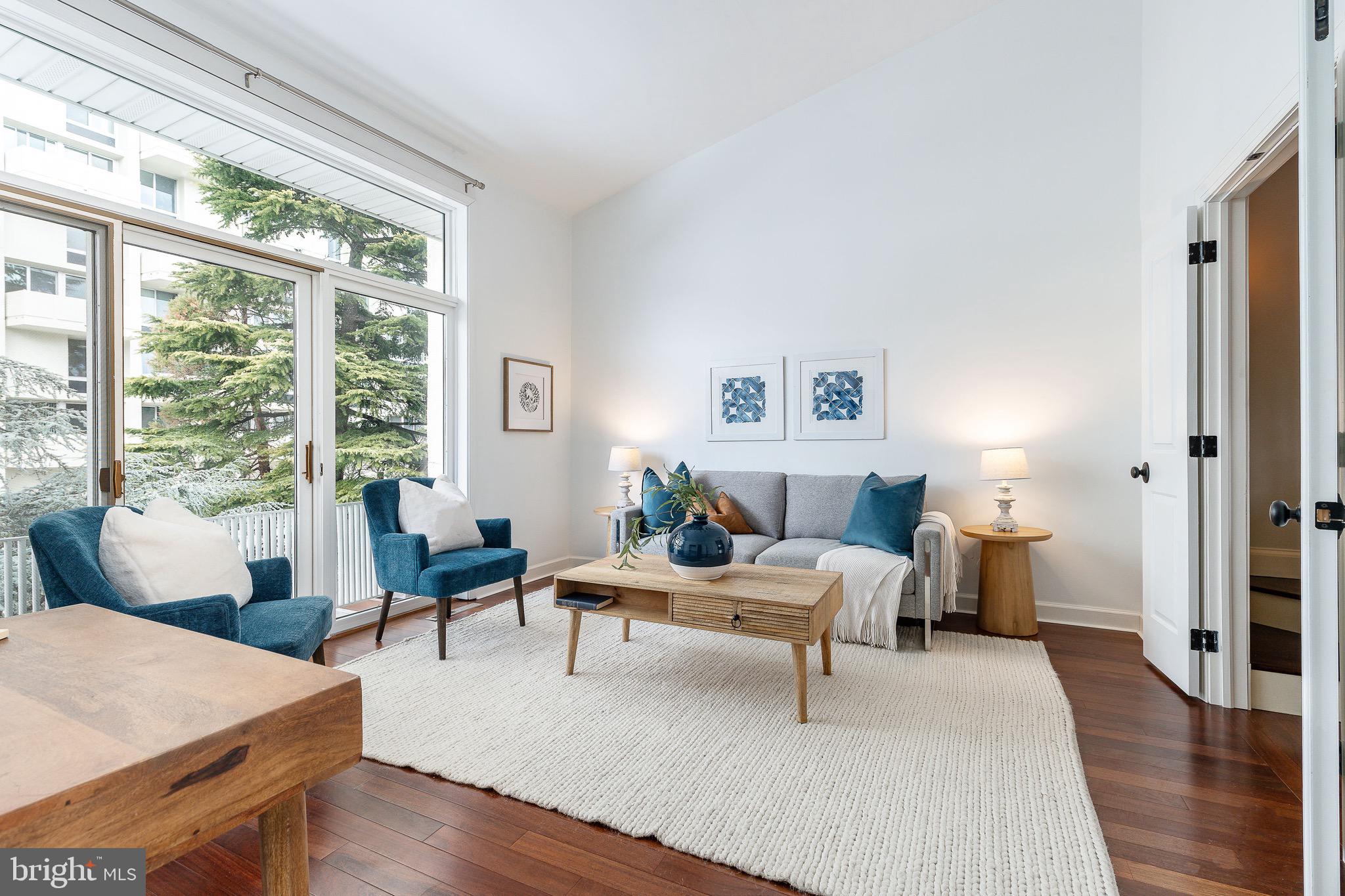 SOCIETY HILL - Residential