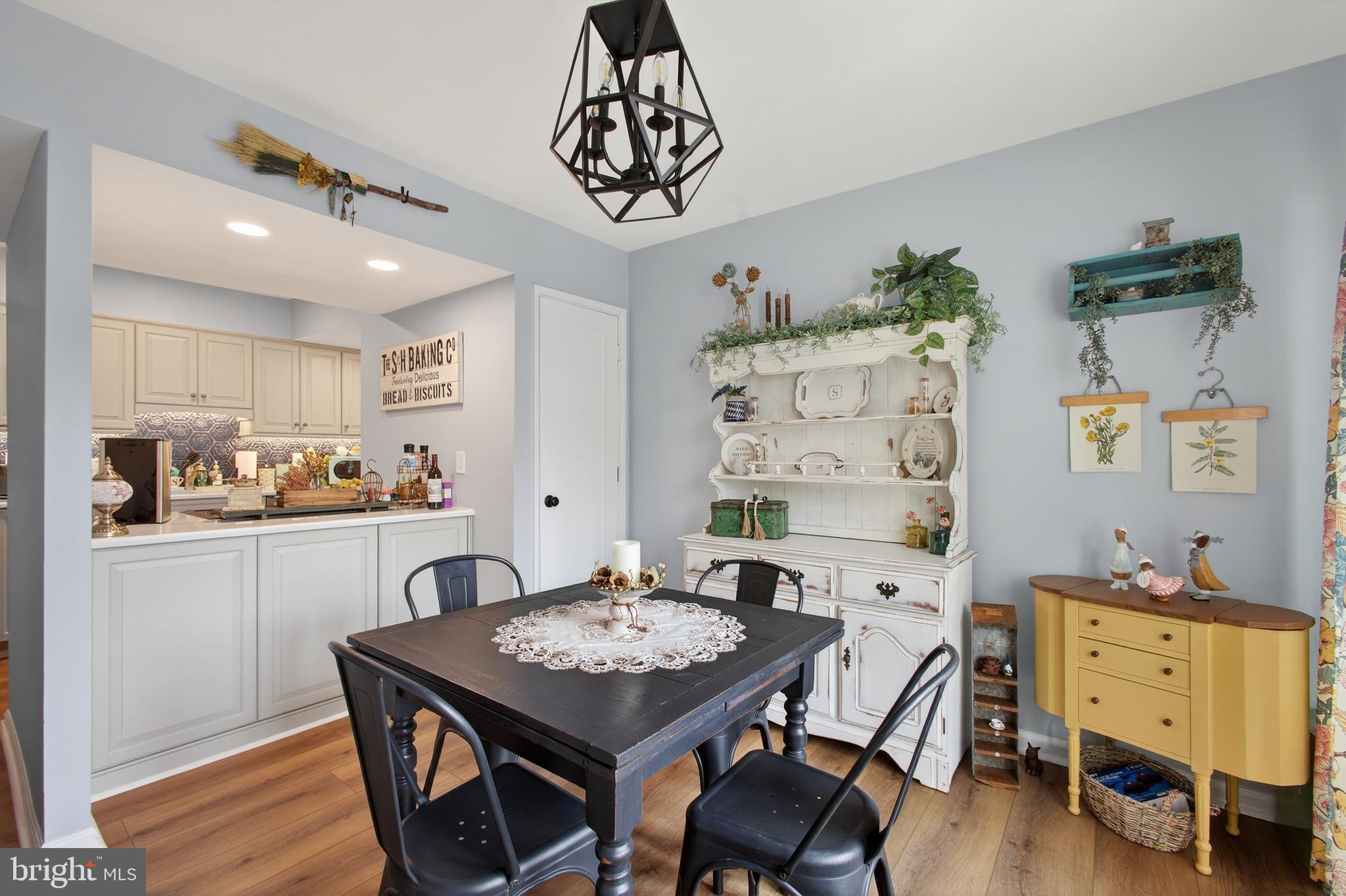 202 E CHELSEA CIRCLE