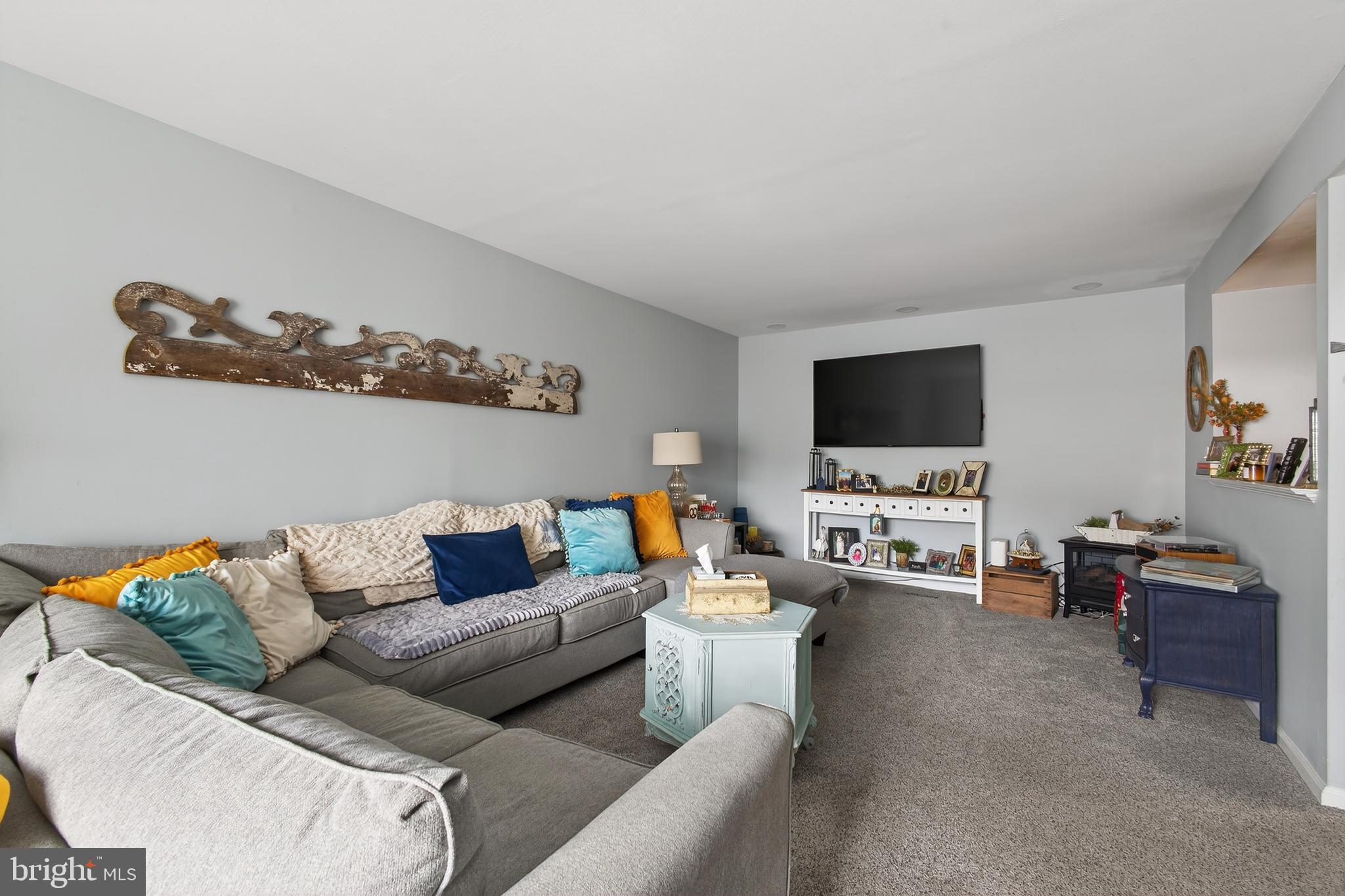 202 E CHELSEA CIRCLE