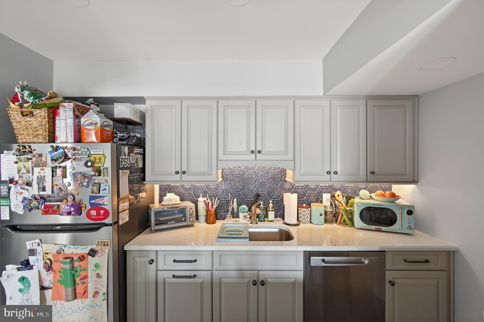 202 E CHELSEA CIRCLE