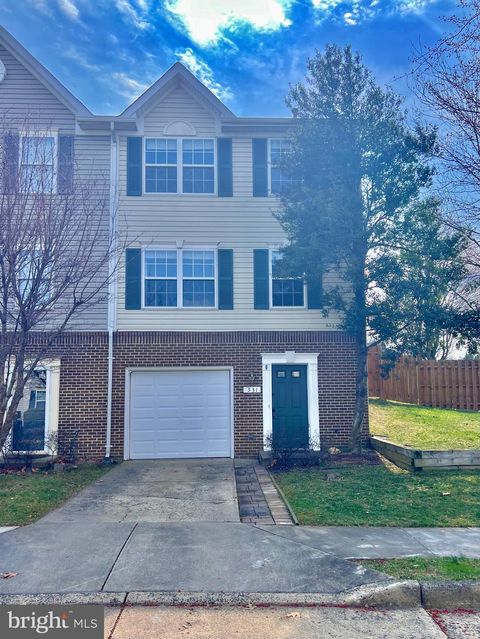 Photo of 531 Highland Towne Lane, WARRENTON, VA 20186 (MLS # VAFQ2020860)