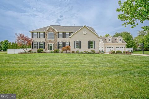 Photo of 335 Meadowbrook Drive, MONROEVILLE, NJ 08343 (MLS # NJGL2072528)