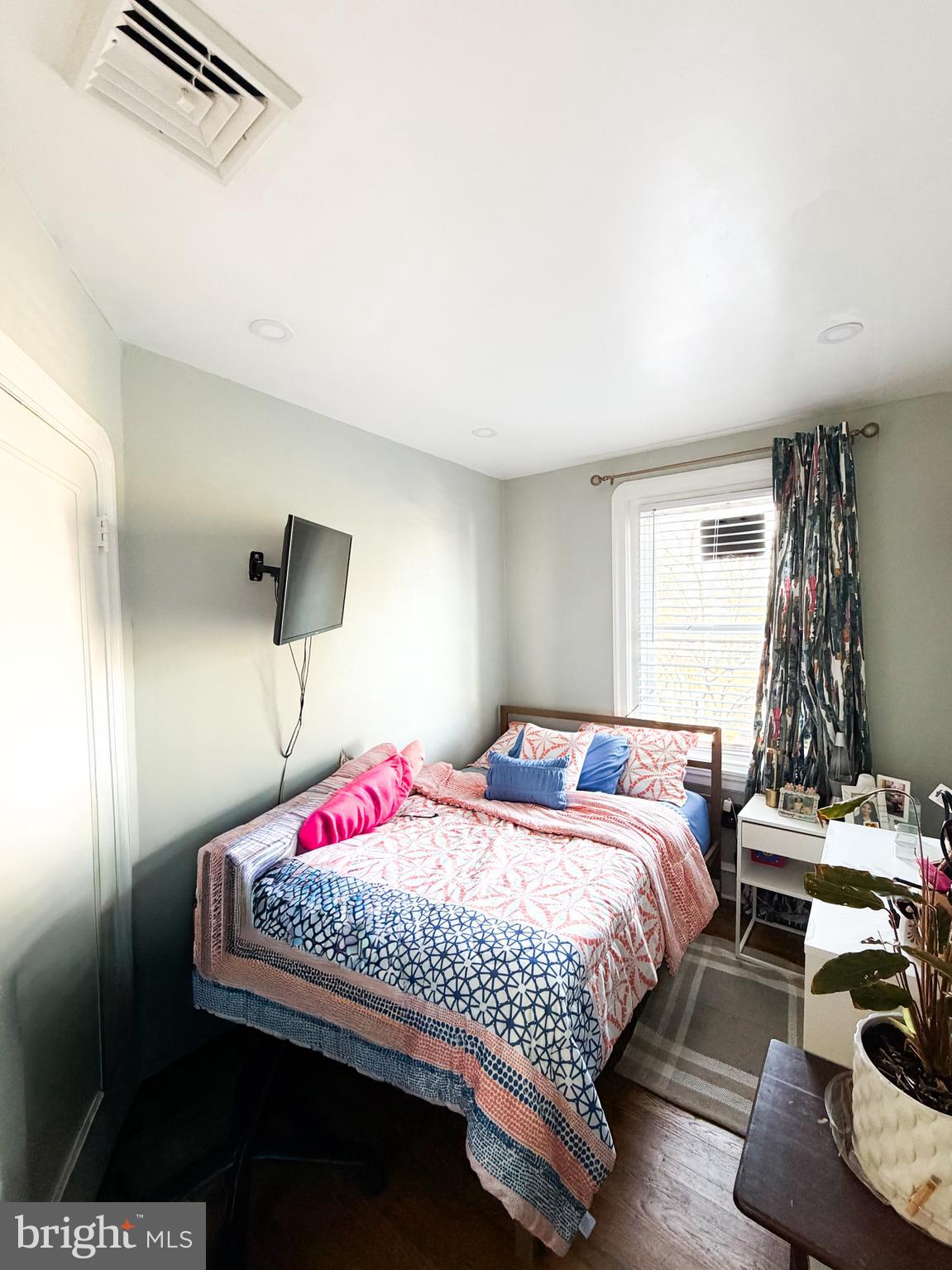 LAWNDALE - Residential