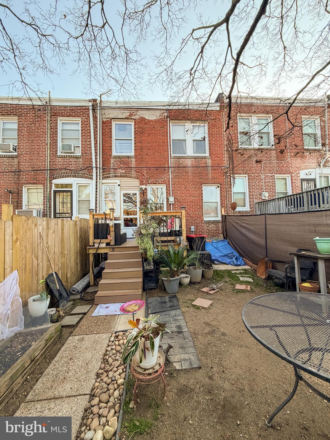 LAWNDALE - Residential