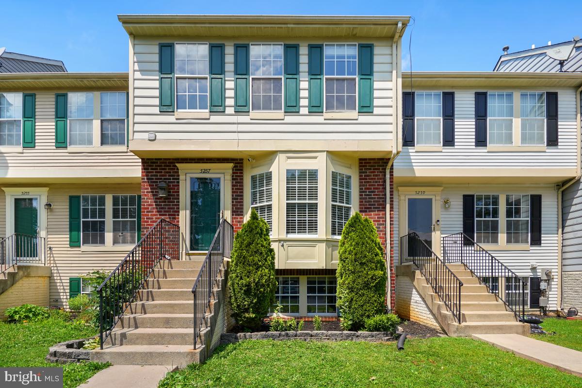 Charming 4-Bedroom Townhome in a Prime Frederick Location!
A beautifully maintained and move-in-ready townhouse just minutes from shopping, dining, parks, and major commuter routes, this spacious 4-bedroom, 2.5-bath home offers the perfect blend of comfort and convenience.
Step inside to a welcoming foyer that opens to a bright and inviting living room, complete with brand-new carpeting and fresh neutral paint throughout. The large eat-in kitchen has also been freshly painted and offers plenty of space for dining and entertaining. From the kitchen, step out onto the private deck, ideal for outdoor relaxation or gatherings. The deck overlooks a fully fenced backyard with a brand-new wooden privacy fence—perfect for pets, play, or summer barbecues.
Upstairs, you'll find three generously sized bedrooms and two full bathrooms, including a spacious primary suite. The fully finished lower level features a fourth bedroom, a separate laundry area, and ample storage, making it an ideal space for guests, a home office, or a recreation room.
This home has been thoughtfully updated and is ready for its next owner. Don’t miss your chance to own this gem in the heart of Frederick. Schedule your private showing today!