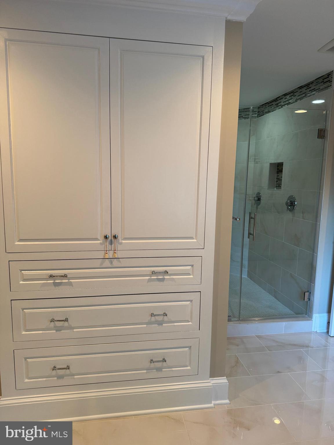 HOLMES RUN HEIGHTS - Residential Lease