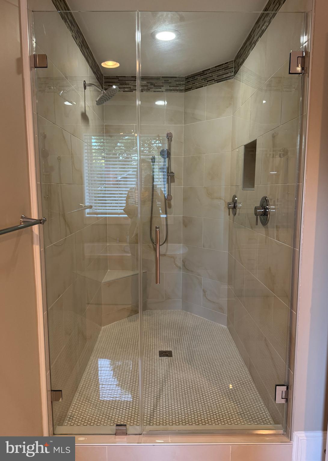 HOLMES RUN HEIGHTS - Residential Lease