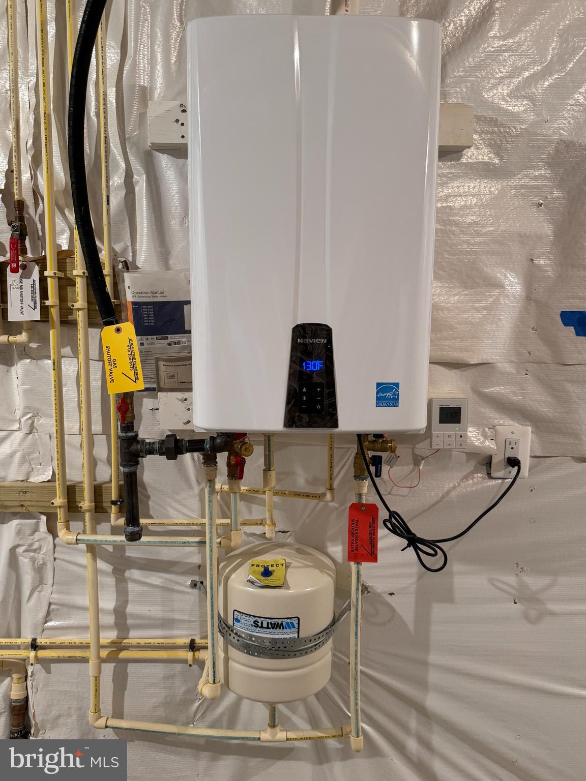 HOLMES RUN HEIGHTS - Residential Lease