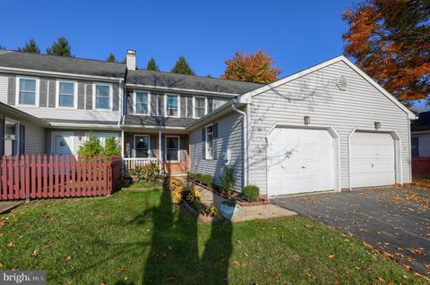 Photo of 10 TOWNSEND CT, LANCASTER, PA 17603 (MLS # PALA2027330)