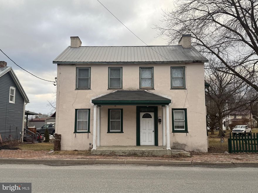 Check out this great single family home for rent!  It is spacious and has a large yard with some outbuildings.  This is listed at a great price and will not last long!  It has 3 bedrooms and 2 bathrooms.  There is an updated kitchen, large bedrooms, and a spacious family room.  Tenant is responsible for maintaining the yard and for utilities.  Call today for a tour!