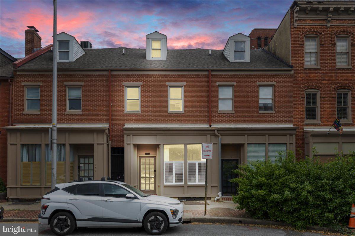 Don’t miss this charming condo in the heart of Federal Hill! Featuring wood floors throughout, this home offers a comfortable living/dining room combo, a functional galley kitchen, two spacious bedrooms, and one full bath. Enjoy walkable access to all that Federal Hill has to offer—restaurants, shops, and nightlife—plus you're just minutes from downtown, the stadiums, and major commuter routes. Perfect for city living! Condo dues are expected to decrease in a year or so by approx. $300/month. Current amount of dues reflects a temporary special assessment. Seller is open to a credit towards dues.