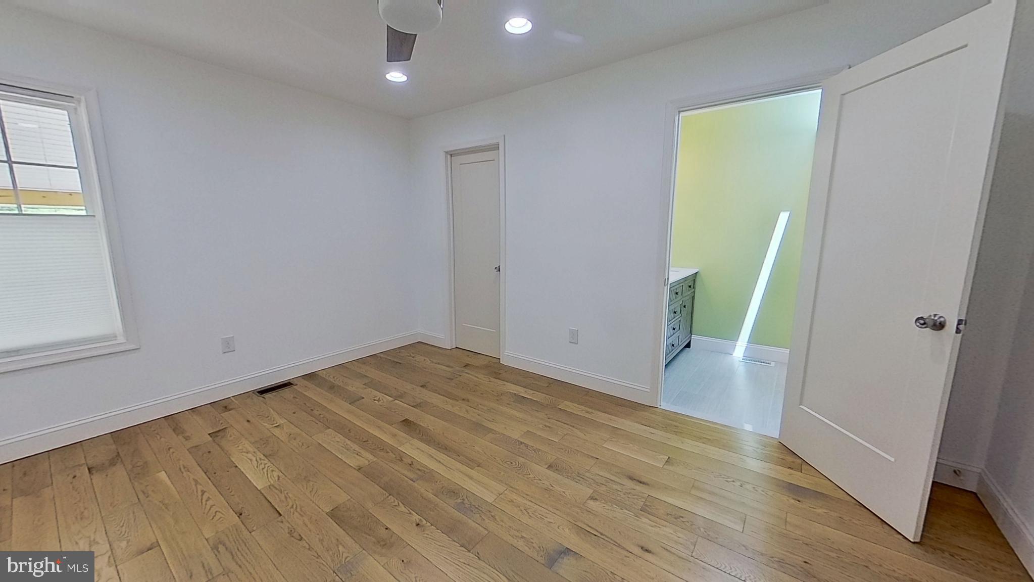 1443 W COLLEGE AVENUE