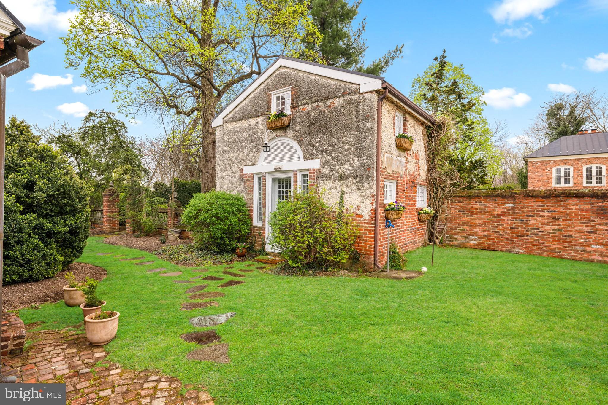 ALEXANDRIA - Residential