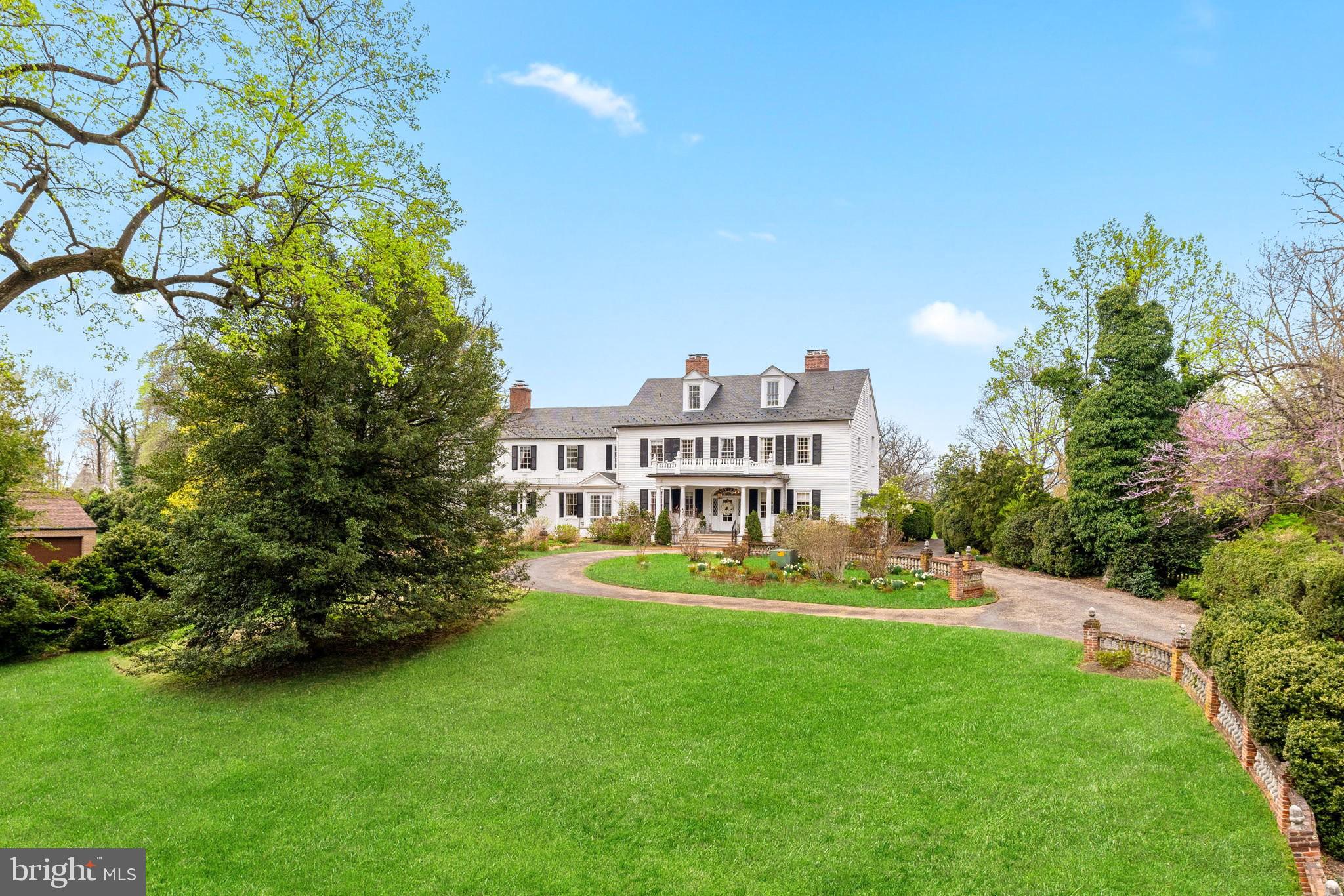 318 N QUAKER LANE