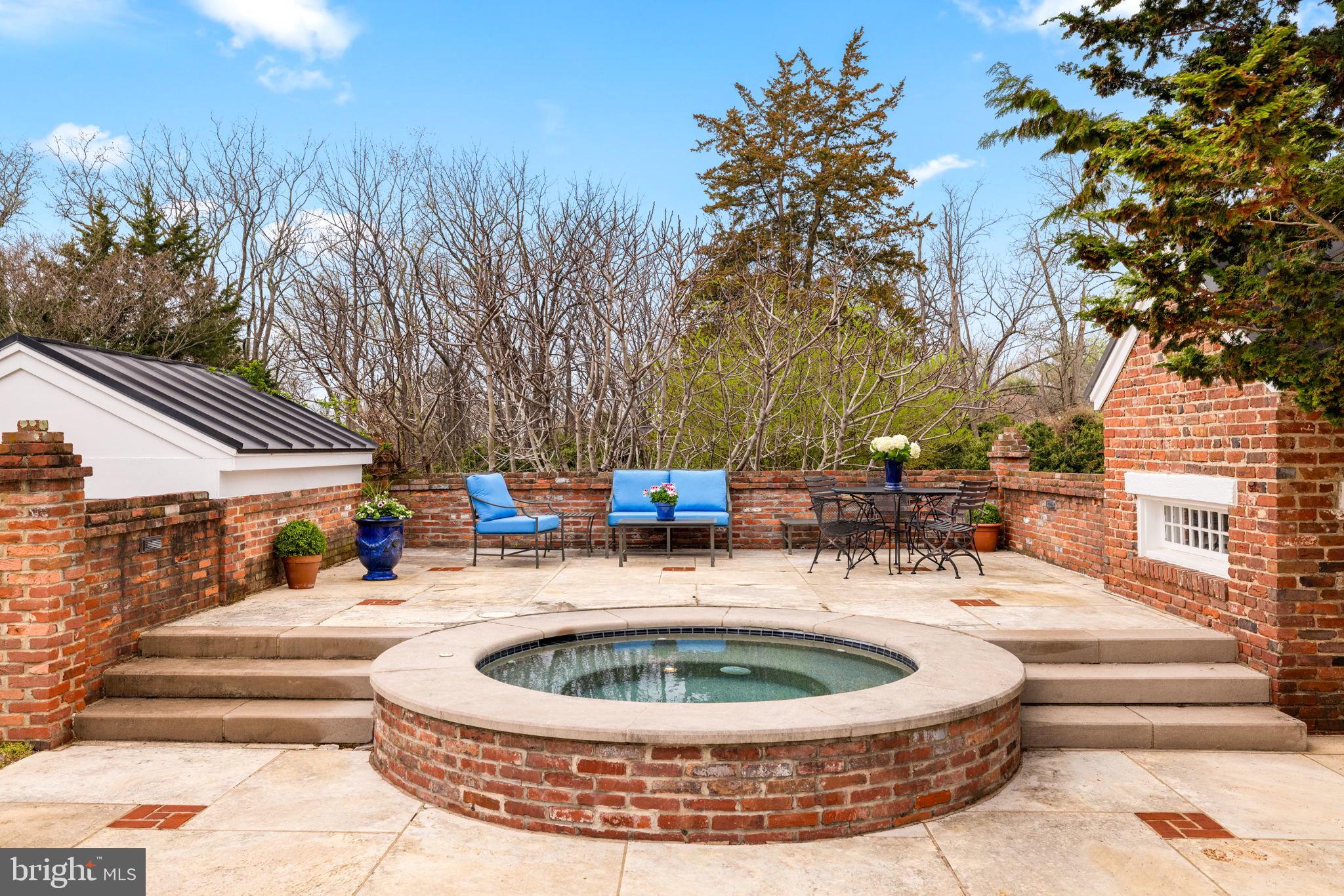 ALEXANDRIA - Residential