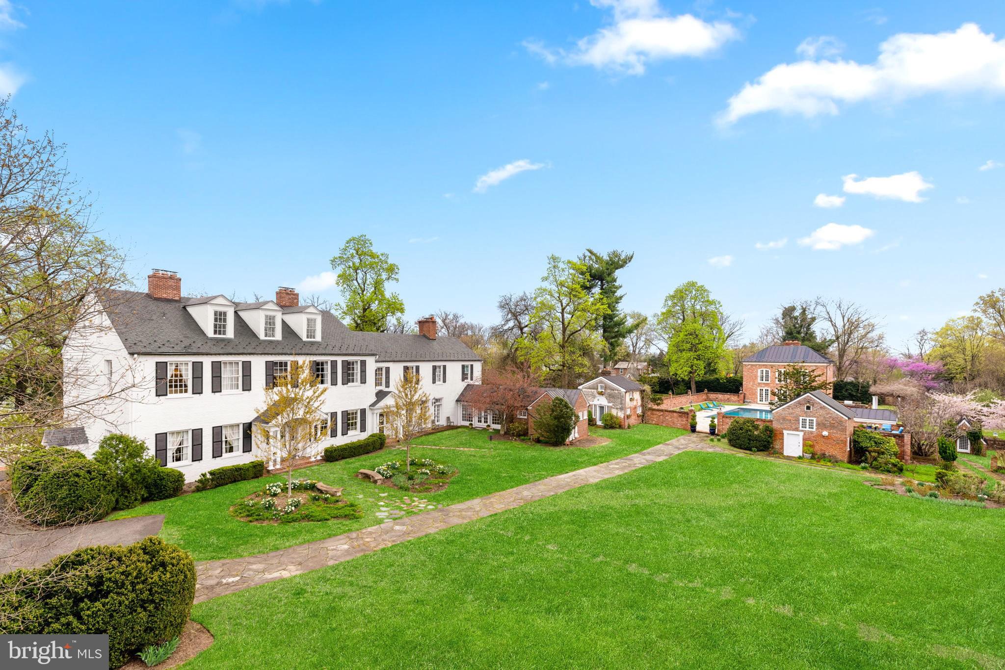 318 N QUAKER LANE