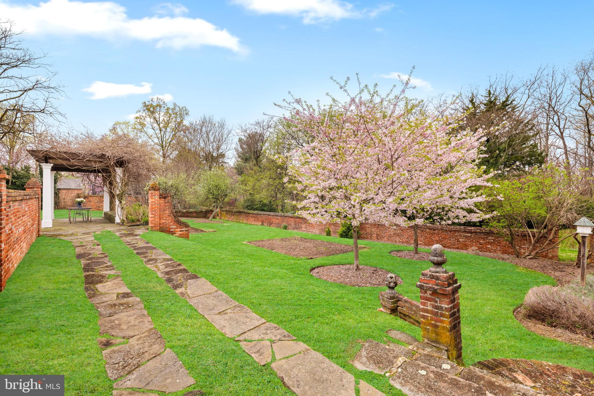 ALEXANDRIA - Residential