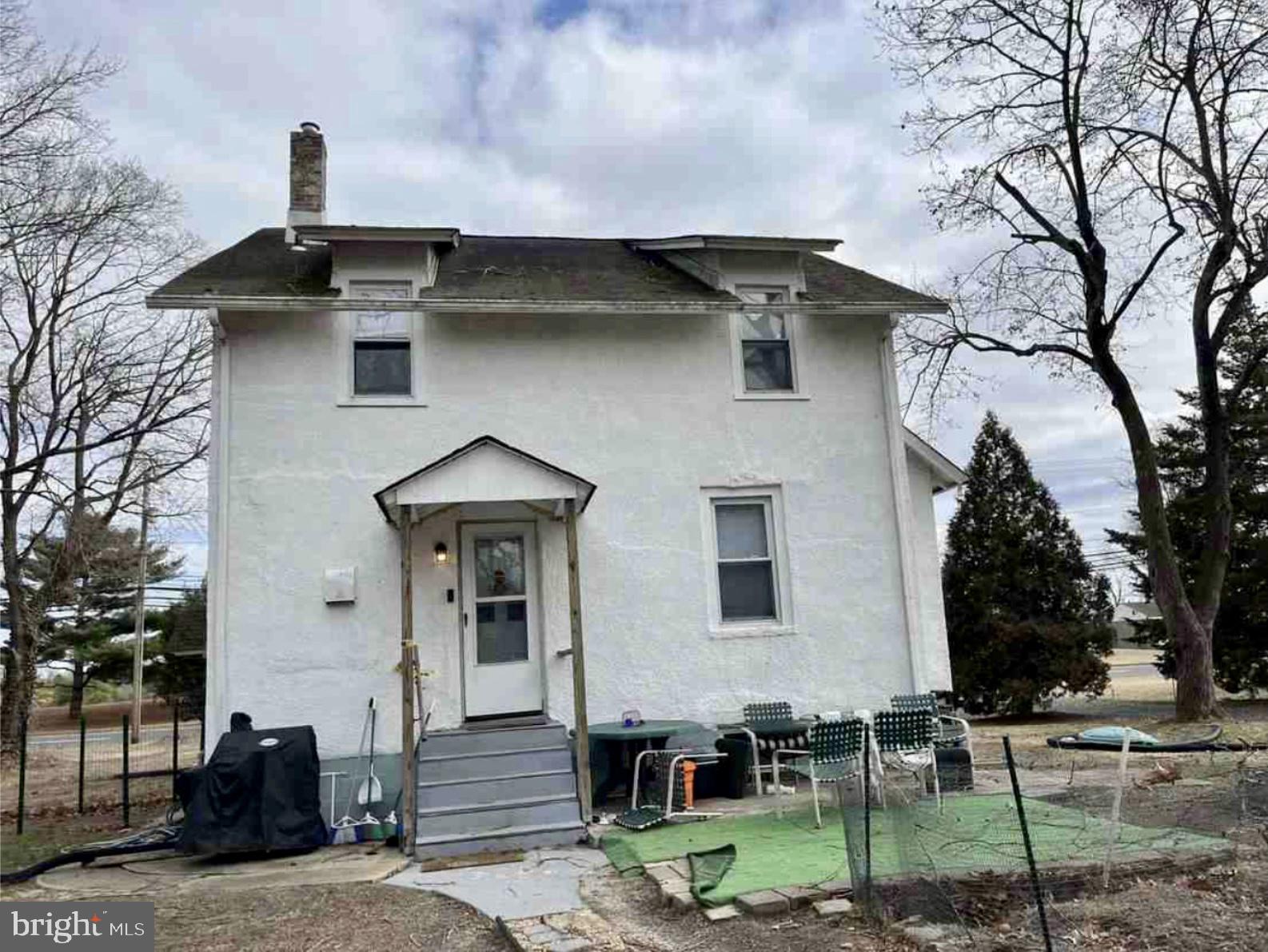 557 S WHITE HORSE PIKE