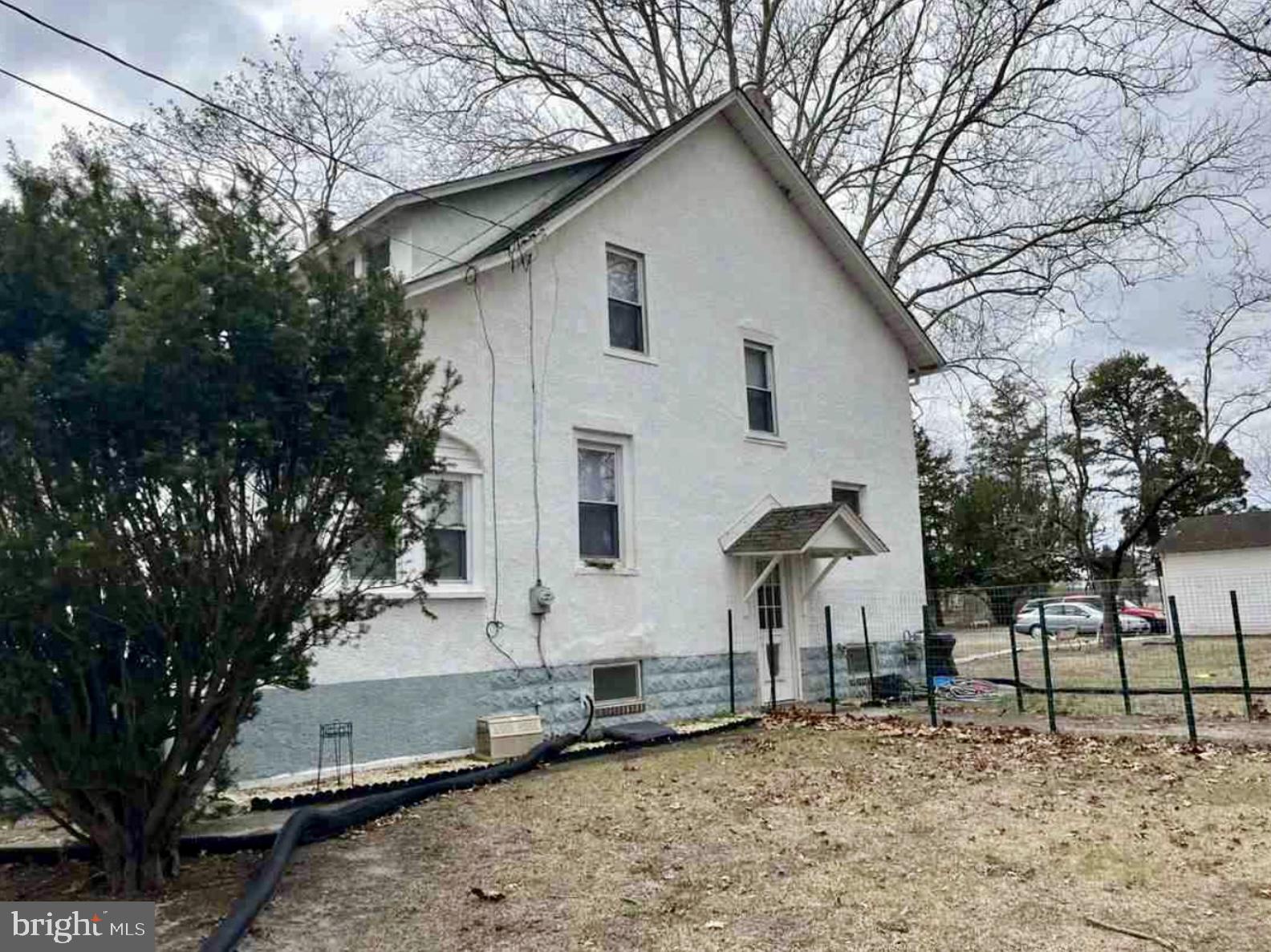 557 S WHITE HORSE PIKE