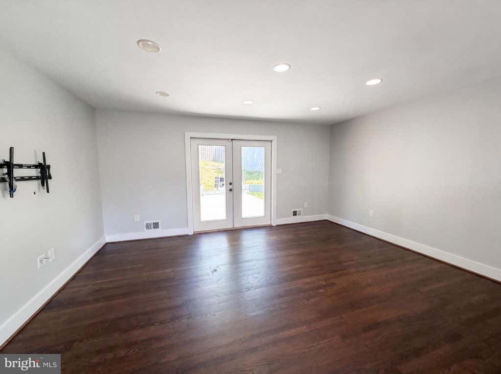 Photo of 6515 Carriage Drive, ALEXANDRIA, VA 22310 (MLS # VAFX2288468)