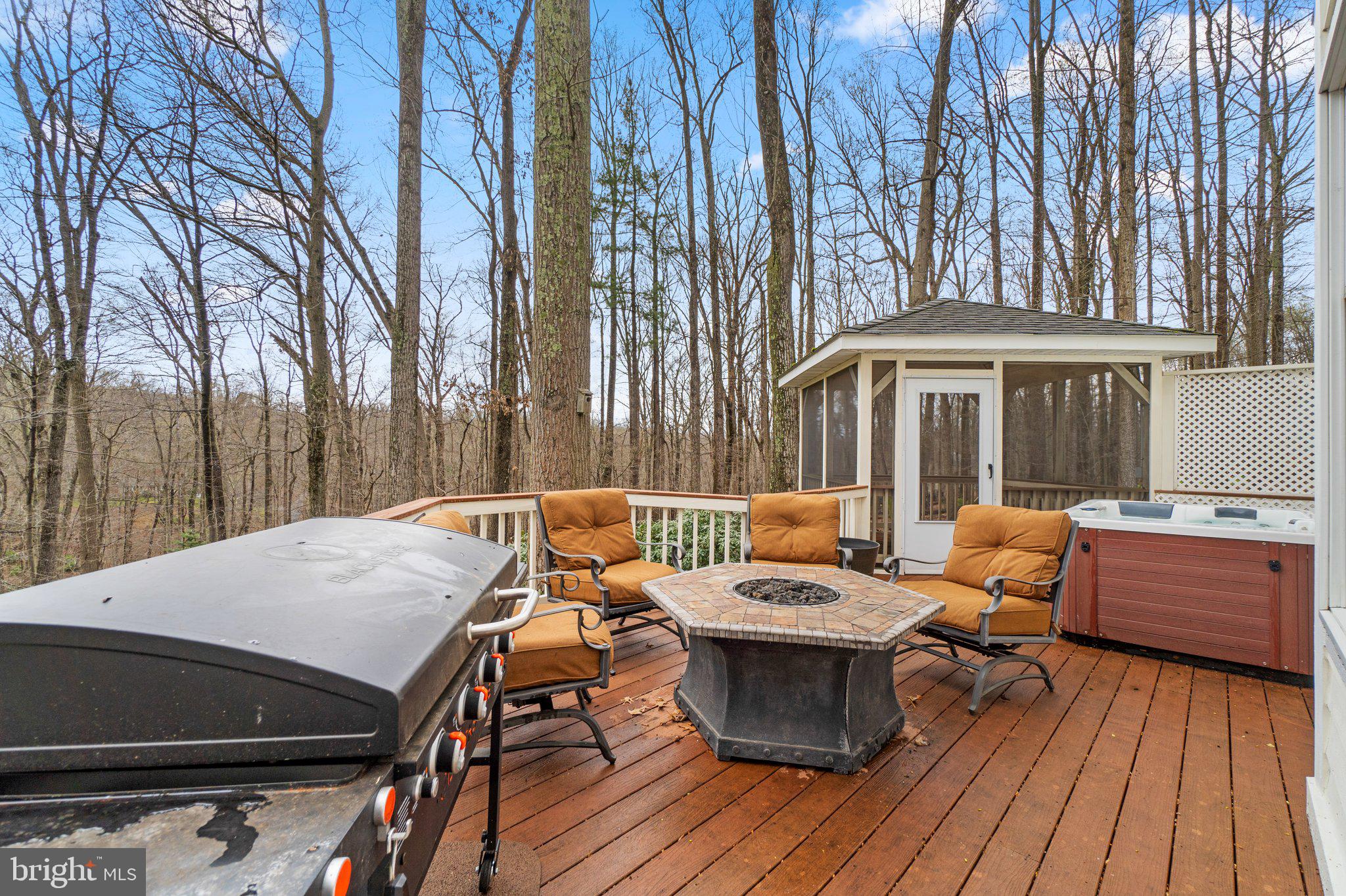 MEADOWOOD - Residential