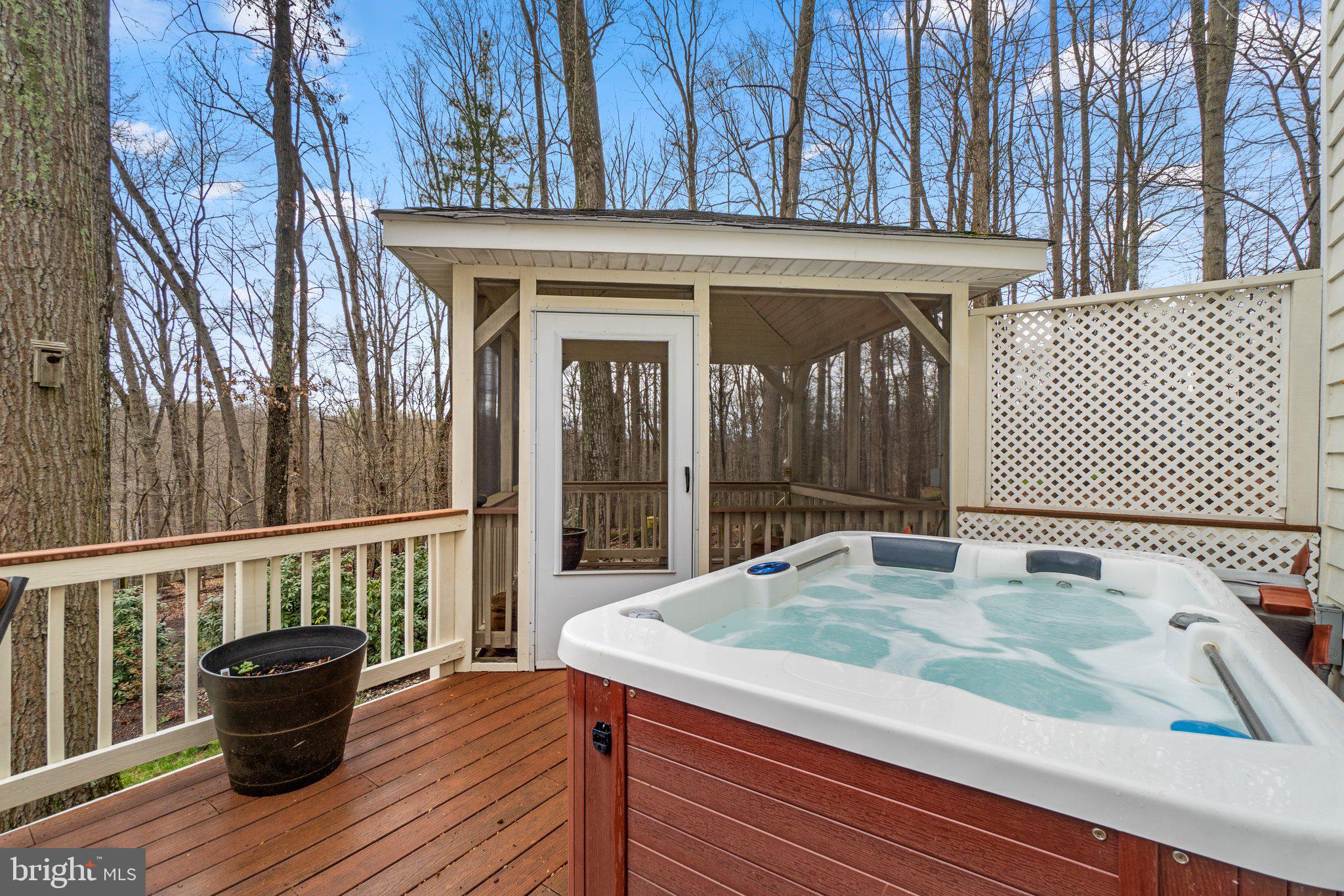 MEADOWOOD - Residential